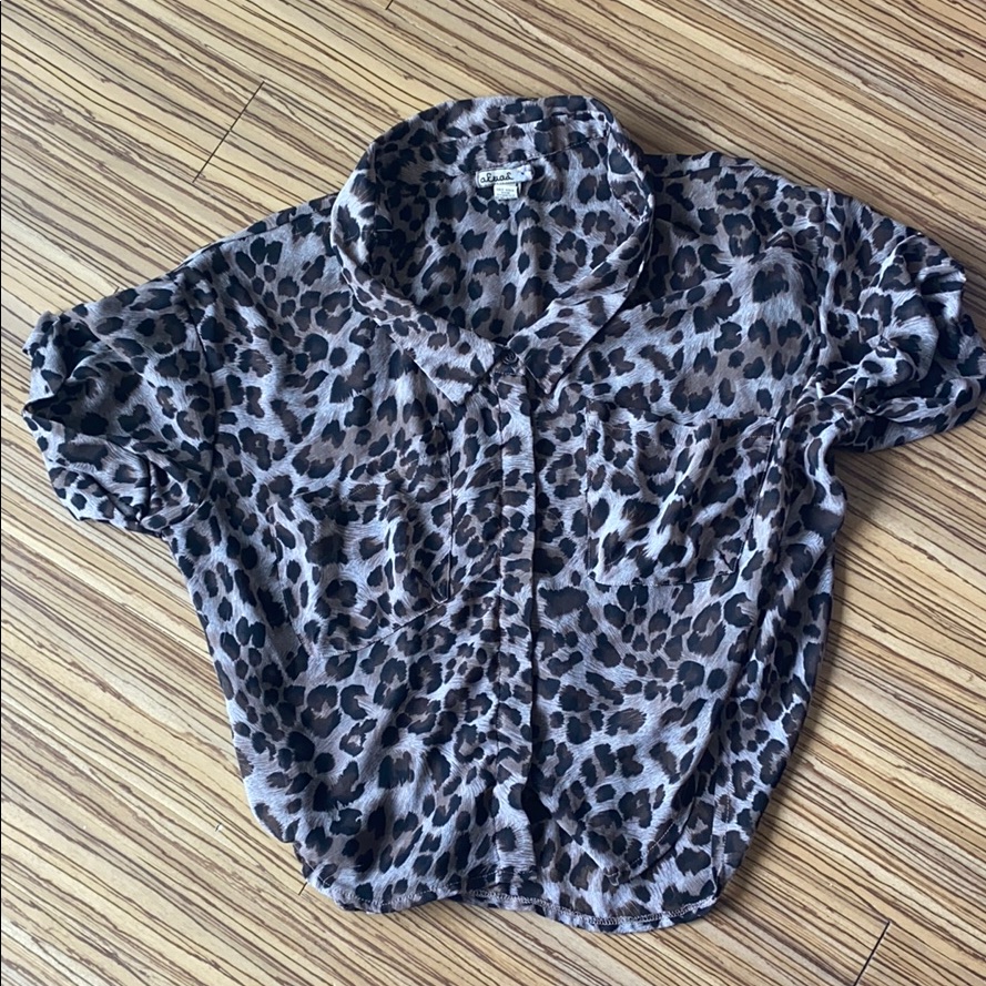 Leopard Print Medium Blouse!